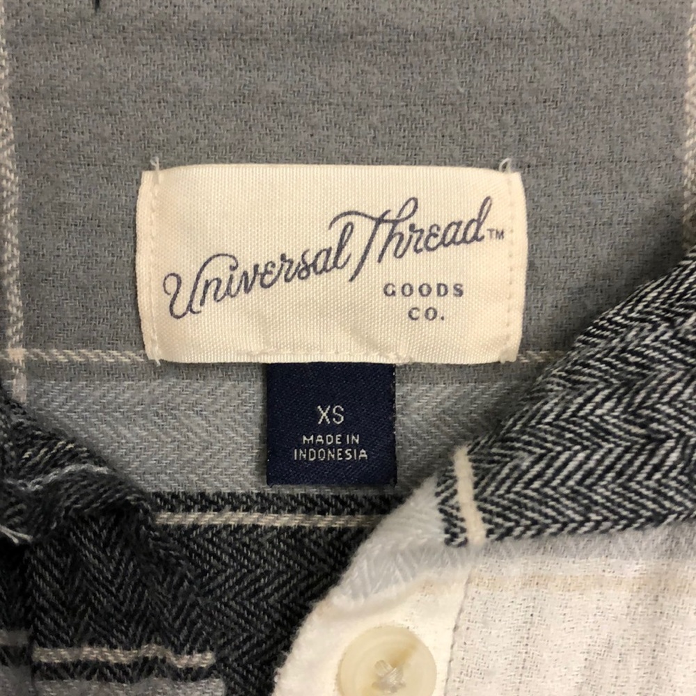 Nwot Universal Threads Flannel Button Down - image 3